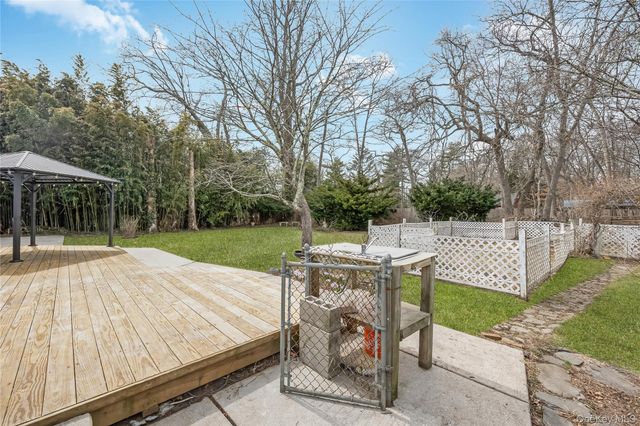 50 Bayview Avenue, East Islip, NY 11730