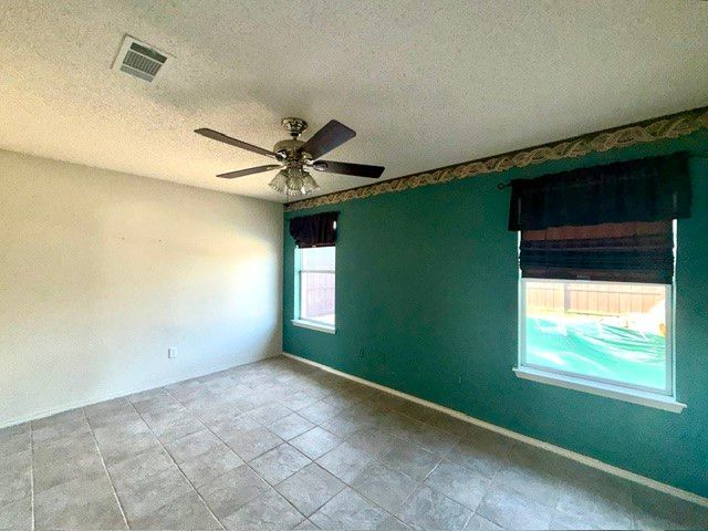 959 Aaron Drive, Burleson, TX 76028