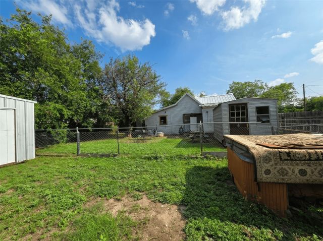 122 W Harris Street, Dublin, TX 76446