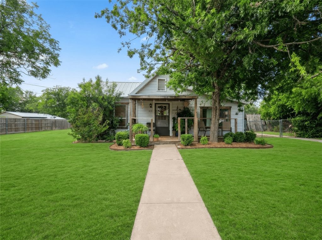 122 W Harris Street, Dublin, TX 76446