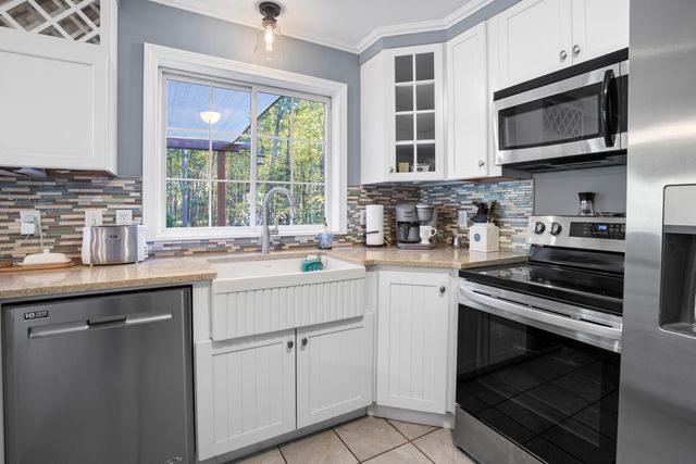 27 Windy Hill Road, Hampton, CT 06247