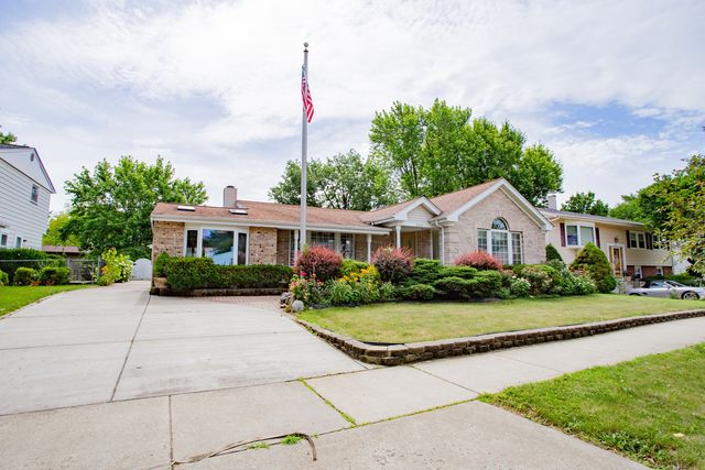 535 Weidner Road, Buffalo Grove, IL 60089