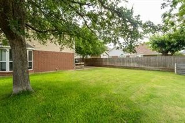 4548 Queenswood Drive, Grand Prairie, TX 75052