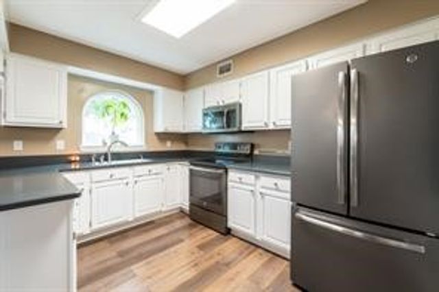 4548 Queenswood Drive, Grand Prairie, TX 75052