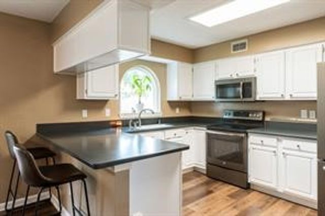 4548 Queenswood Drive, Grand Prairie, TX 75052