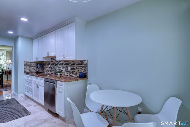 6 Spyglass Drive 6, Avon, CT 06001