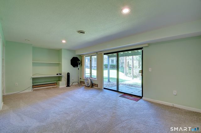 6 Spyglass Drive 6, Avon, CT 06001