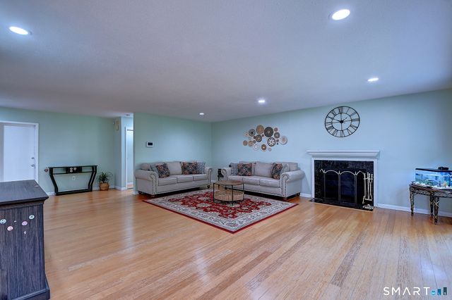 6 Spyglass Drive 6, Avon, CT 06001