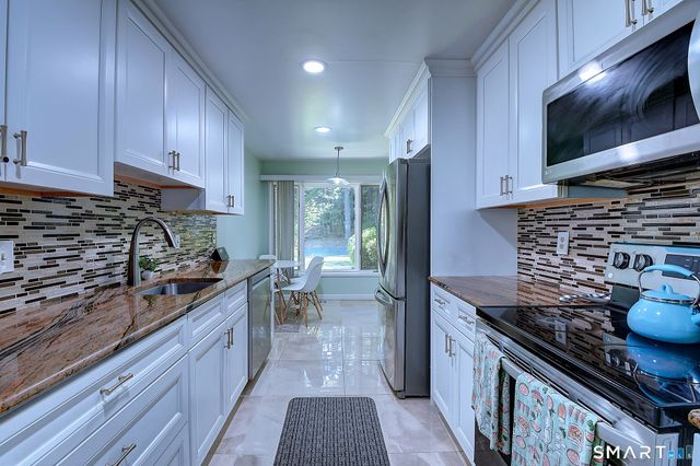 6 Spyglass Drive 6, Avon, CT 06001