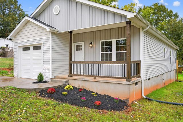 519 S Shamrock Avenue, Landrum, SC 29356