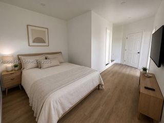 670 NE 166th St front, Miami, FL 33162