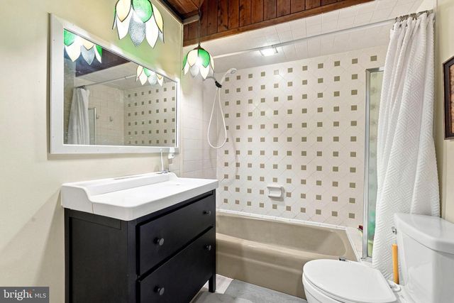 2213 S WOODSTOCK ST, Philadelphia, PA 19145