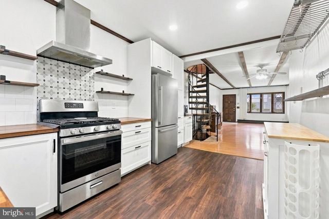 2213 S WOODSTOCK ST, Philadelphia, PA 19145