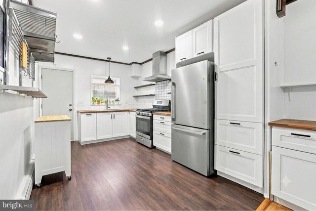 2213 S WOODSTOCK ST, Philadelphia, PA 19145