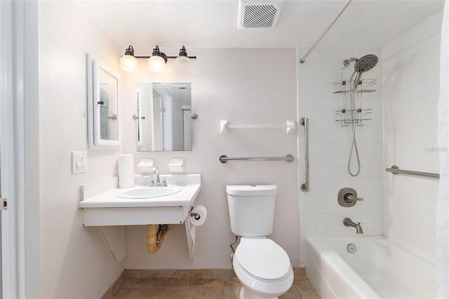 2360 SW ARCHER ROAD 204, Gainesville, FL 32608