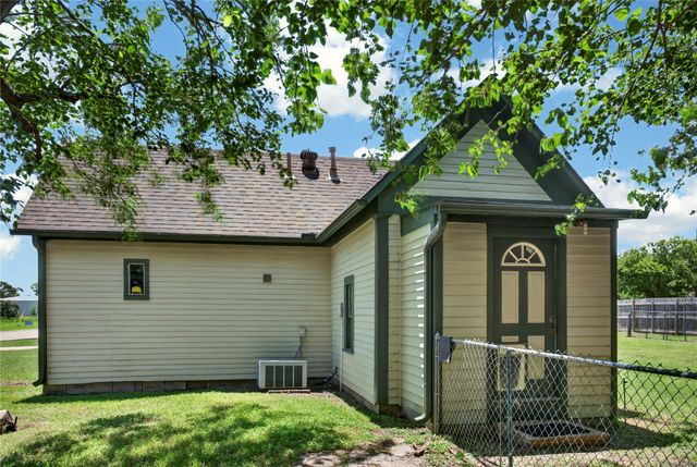 203 Plum Street, Sanger, TX 76266