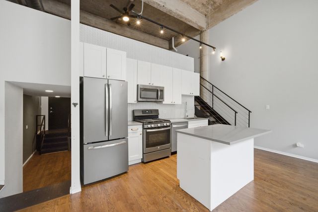 2000 S Michigan Avenue 103, Chicago, IL 60616