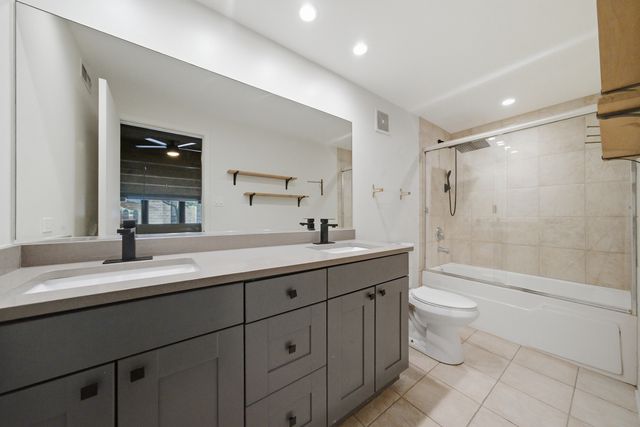 2000 S Michigan Avenue 103, Chicago, IL 60616