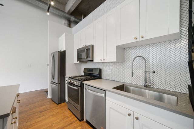 2000 S Michigan Avenue 103, Chicago, IL 60616