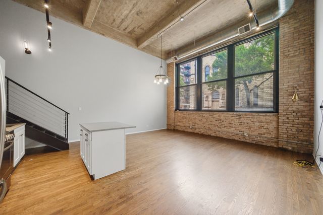 2000 S Michigan Avenue 103, Chicago, IL 60616