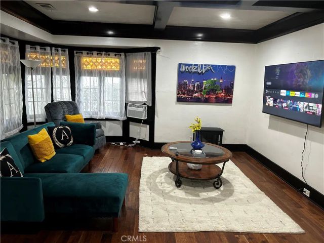 4727 Oakwood Avenue, Los Angeles, CA 90004