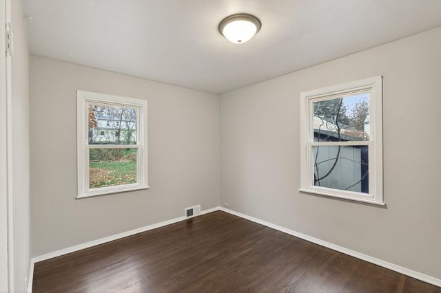 2057 Giesmann Street, Roseville, MN 55113