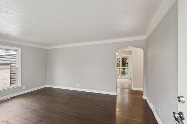 2057 Giesmann Street, Roseville, MN 55113