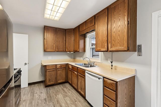 2057 Giesmann Street, Roseville, MN 55113