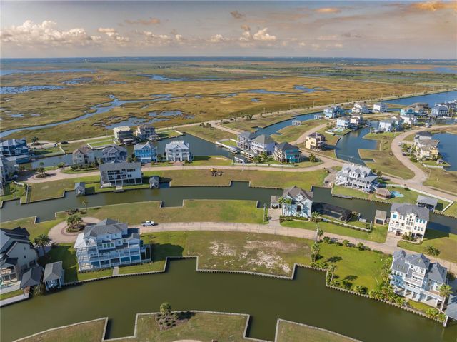 7 Half Moon, Hitchcock, TX 77563