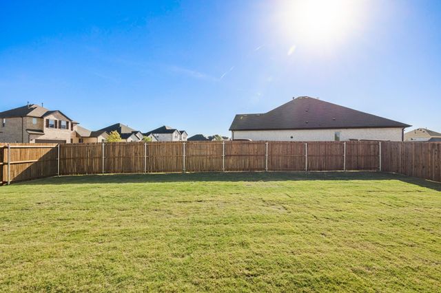 203 Yaupon Holly Street, Lavon, TX 75166