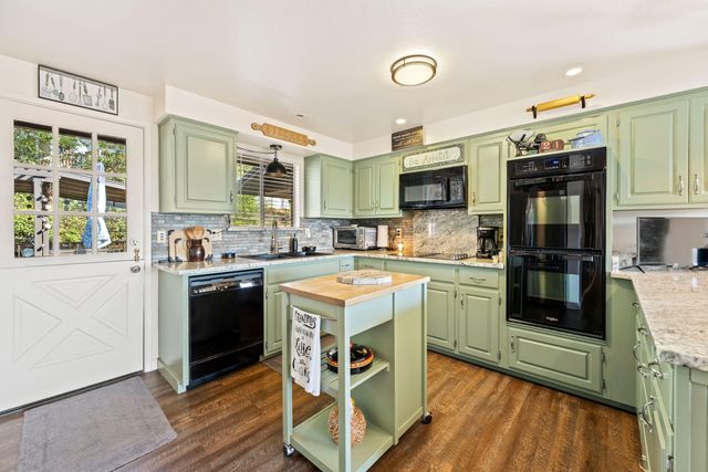1730 NW Crescent Drive, Grants Pass, OR 97526