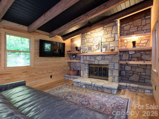 212 SE Shore Drive, Lake Toxaway, NC 28747