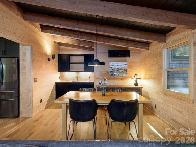 212 SE Shore Drive, Lake Toxaway, NC 28747