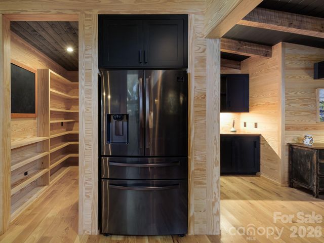 212 SE Shore Drive, Lake Toxaway, NC 28747