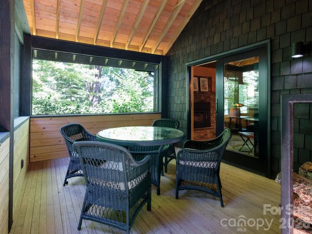 212 SE Shore Drive, Lake Toxaway, NC 28747