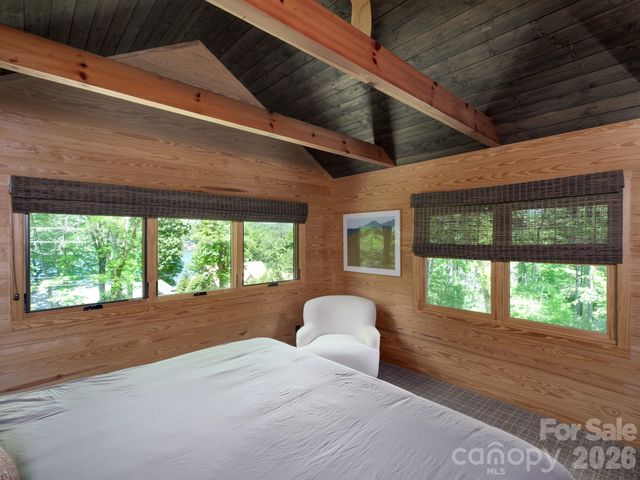 212 SE Shore Drive, Lake Toxaway, NC 28747