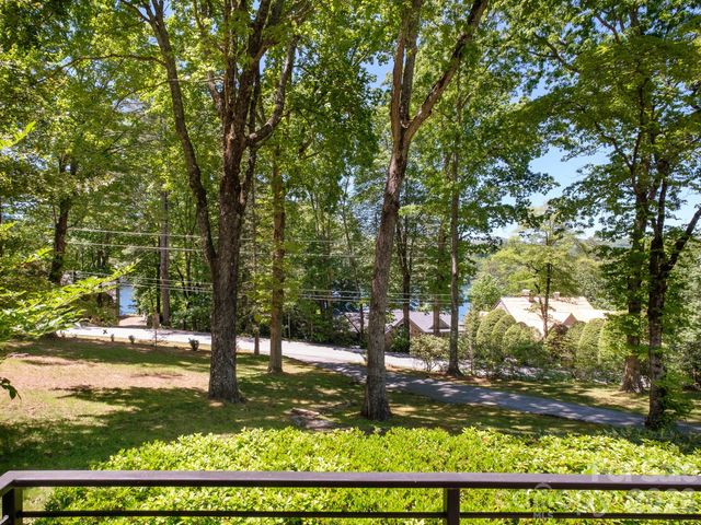 212 SE Shore Drive, Lake Toxaway, NC 28747