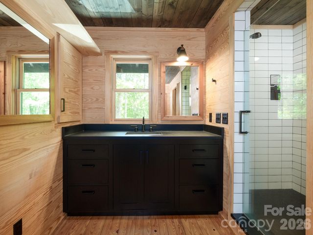 212 SE Shore Drive, Lake Toxaway, NC 28747