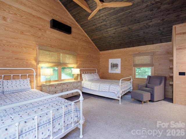212 SE Shore Drive, Lake Toxaway, NC 28747