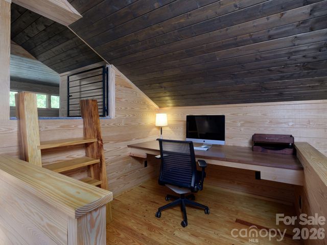 212 SE Shore Drive, Lake Toxaway, NC 28747