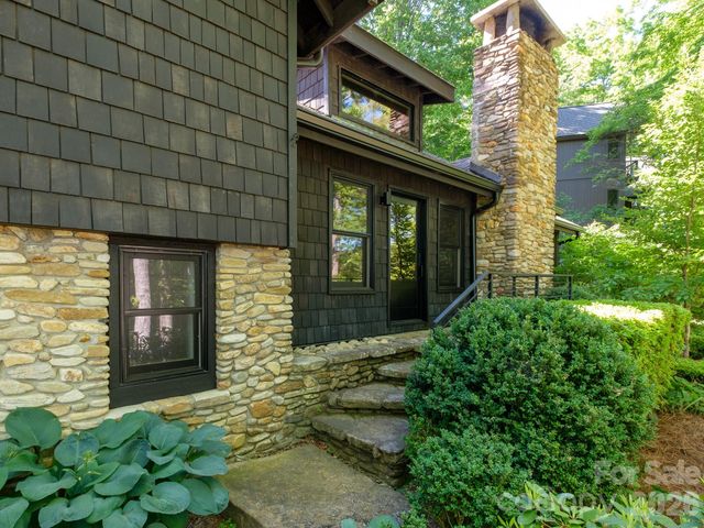 212 SE Shore Drive, Lake Toxaway, NC 28747