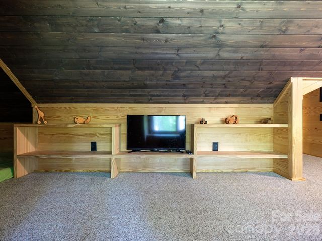 212 SE Shore Drive, Lake Toxaway, NC 28747