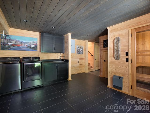 212 SE Shore Drive, Lake Toxaway, NC 28747