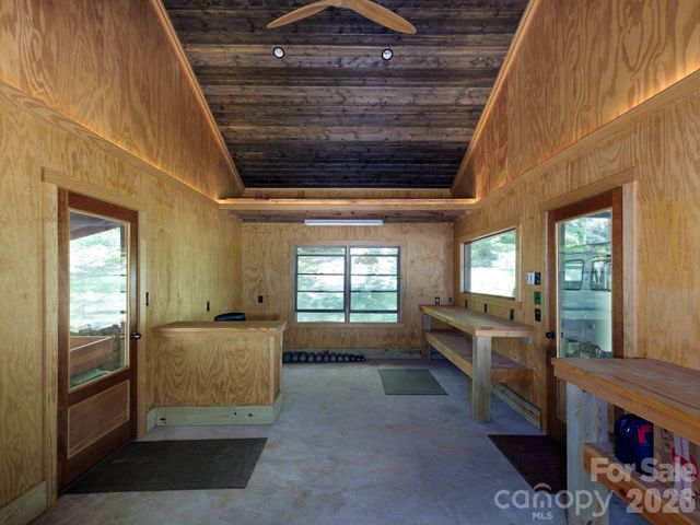 212 SE Shore Drive, Lake Toxaway, NC 28747