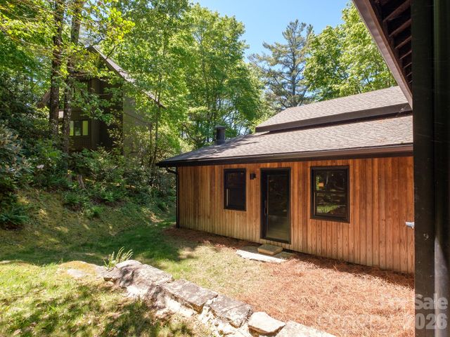 212 SE Shore Drive, Lake Toxaway, NC 28747