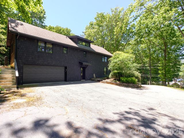 212 SE Shore Drive, Lake Toxaway, NC 28747