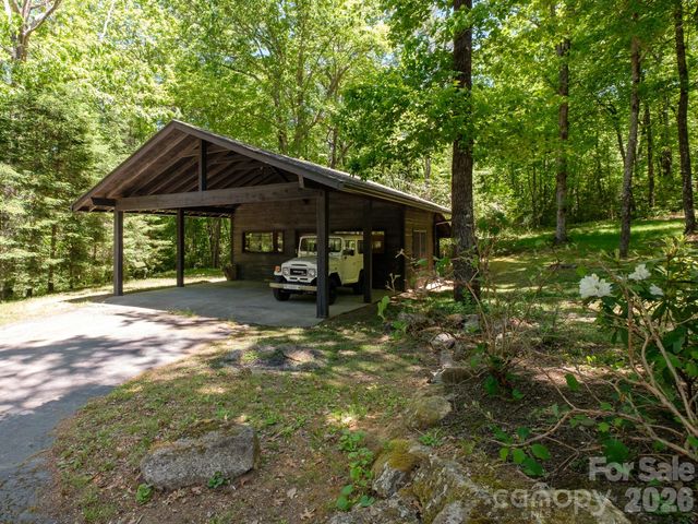 212 SE Shore Drive, Lake Toxaway, NC 28747