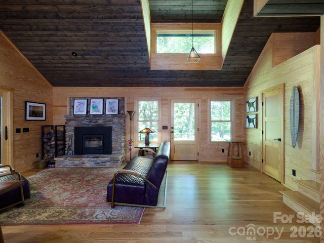 212 SE Shore Drive, Lake Toxaway, NC 28747