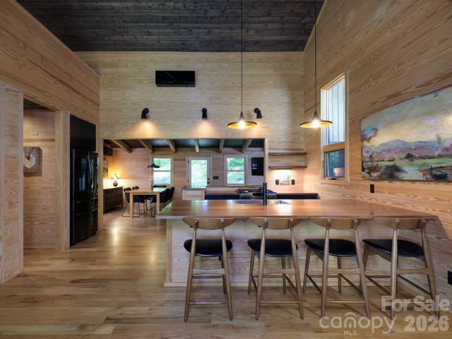 212 SE Shore Drive, Lake Toxaway, NC 28747