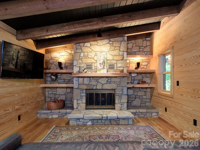 212 SE Shore Drive, Lake Toxaway, NC 28747